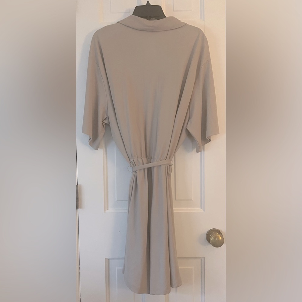 NWT H&M Women’s Dressy Romper With Elastic Waistband and Belt. Size: XL. - Picture 3 of 10